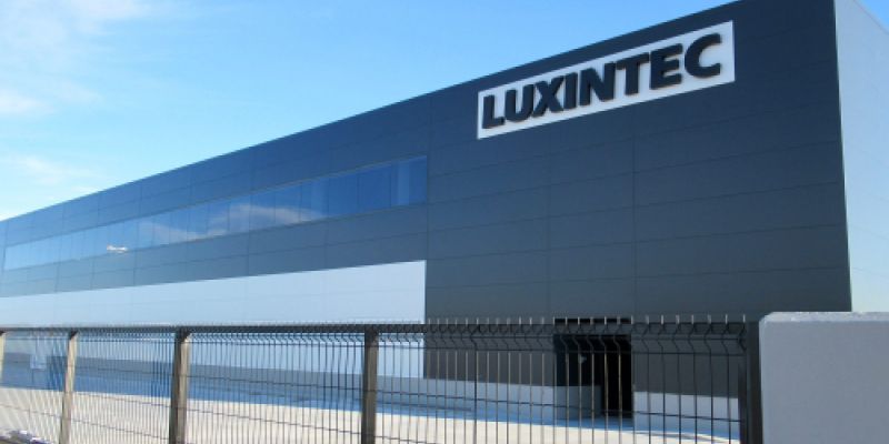 Ventanas y cerramientos en nave exterior Luxintec